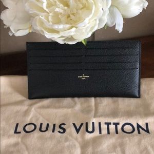 💯 % Authentic Louis Vuitton card holder